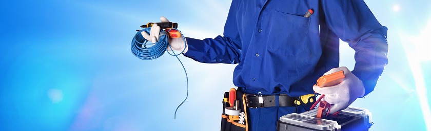 電気が当たり前に使える毎日を支える｜配電線工事・伐採作業の仕事